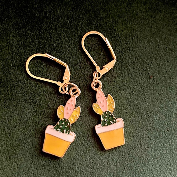 Handmade gold cactus earrings - Picture 1 of 7